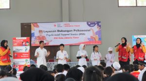 Bertepatan dengan Hari Pendidikan Nasional, PMI Jakarta Timur Berikan Dukungan Psikososial dan Bantuan di SDN Kebon Pala 11
