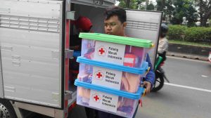PMI Jakarta Timur Salurkan Bantuan Logistik bagi Korban Kebakaran di Cililitan