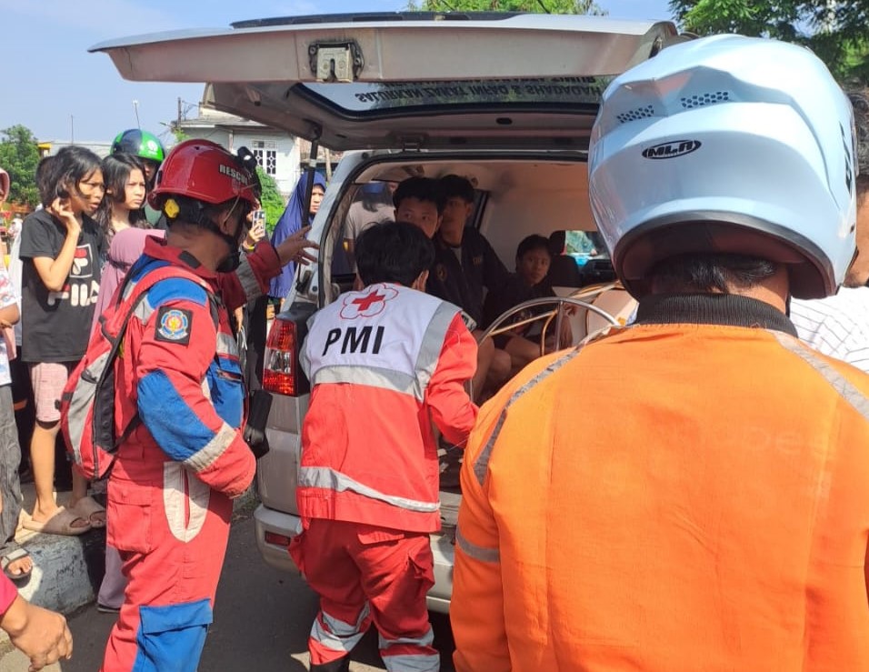 PMI Jakarta Timur Tanggap Evakuasi Korban Tenggelam di Kali Sunter