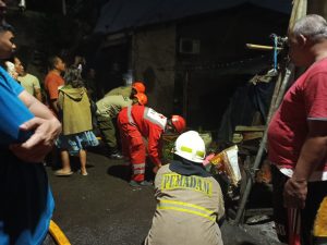 PMI Jakarta Timur Terjunkan Tim dan Ambulans dalam Kebakaran di Cililitan