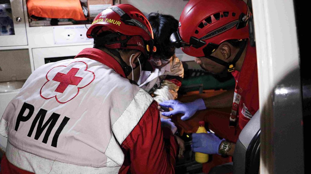 PMI Jakarta Timur Ikut Siaga Kemanusiaan di Semanggi Saat Penyampaian Aspirasi Massa