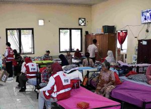 Rayakan HUT PMI ke-80 dengan Hadirkan Senyum untuk Lansia di Panti Werdha Budi Mulia 1 