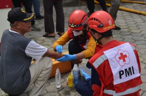 Kebakaran Pabrik Kopi di Matraman PMI Jakarta Timur Lakukan Pertolongan Pertama Pada Korban