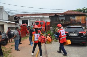 Kebakaran Pabrik Kopi di Matraman PMI Jakarta Timur Lakukan Pertolongan Pertama Pada Korban