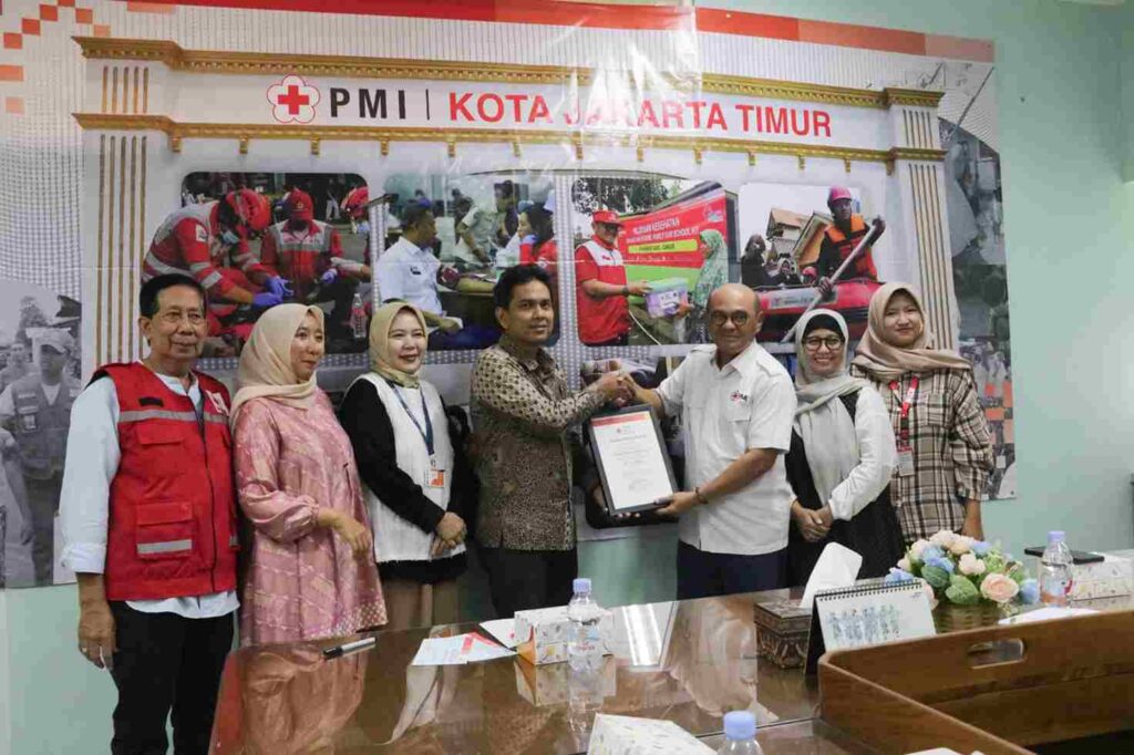 Hexindo Adiperkasa Donasikan Rp104,6 Juta untuk Bencana Sumatera melalui PMI Jakarta Timur