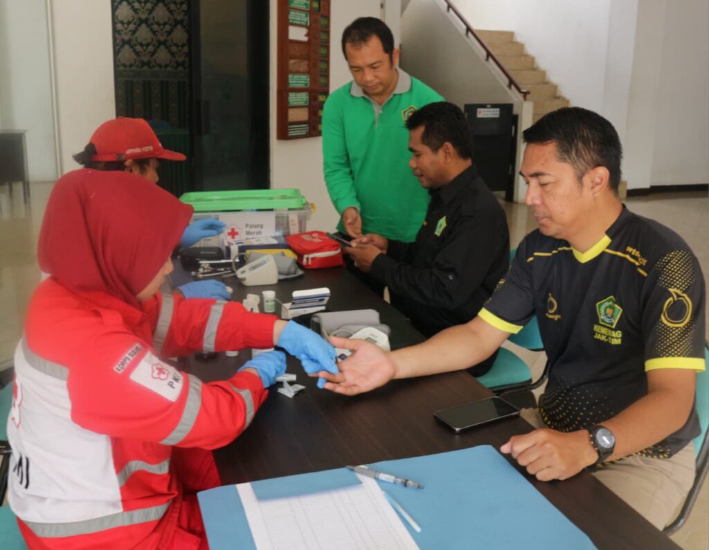 PMI Jakarta Timur Gelar Pemeriksaan Kesehatan untuk ASN Kemenag pada HAB Kemenag ke-80