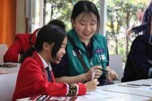 Palang Merah Indonesia Kota Jakarta Timur Perkuat Persahabatan Internasional Bersama Palang Merah Korea Selatan di SMPN 103 Jakarta