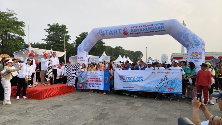 Jusuf Kalla Hadiri Jalan Sehat PMI pada Puncak Peringatan Hari Donor Darah Sedunia 2026 di Monas