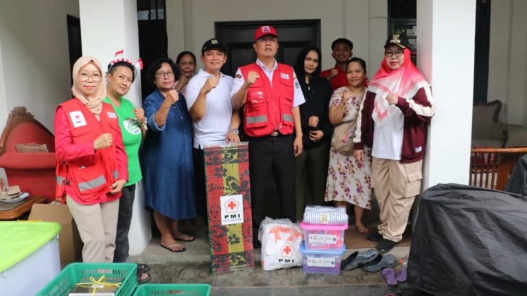 11 KK Terdampak Kebakaran di Kelurahan Pisangan Baru Terima Bantuan Kebutuhan Dasar
