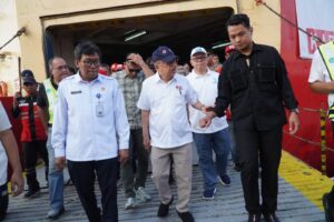 PMI Berangkatkan Lebih dari 33 Ribu Item Bantuan ke Flores melalui Jalur Laut