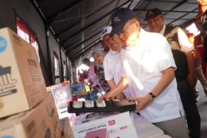 PMI Berangkatkan Lebih dari 33 Ribu Item Bantuan ke Flores melalui Jalur Laut