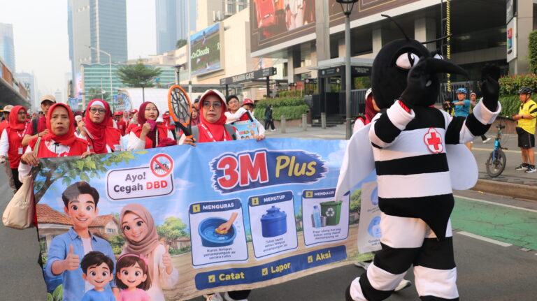 Kampanye 3M Plus di Bundaran HI, PMI dan Dinas Kesehatan DKI Jakarta Ajak Masyarakat Terapkan “Satu Rumah, Satu Jumantik”