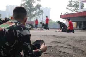 Perkuat Kesiapsiagaan, PMI Jakarta Timur Dukung Pelatihan BHD untuk Personel TNI AU Korpasgat