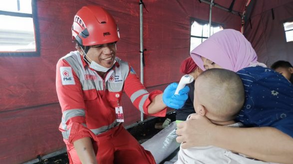 PMI Jakarta Timur Salurkan Bantuan bagi Warga Terdampak Banjir Jakarta